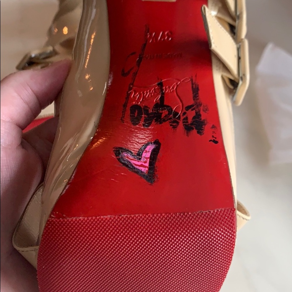 Christian Louboutin Differa SIGNED heels in nude - Picture 6 of 16